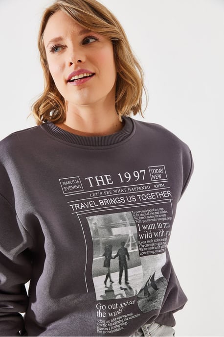 Rückendruck Crewneck Sweatshirt mit motivierendem Zitat - Image 3