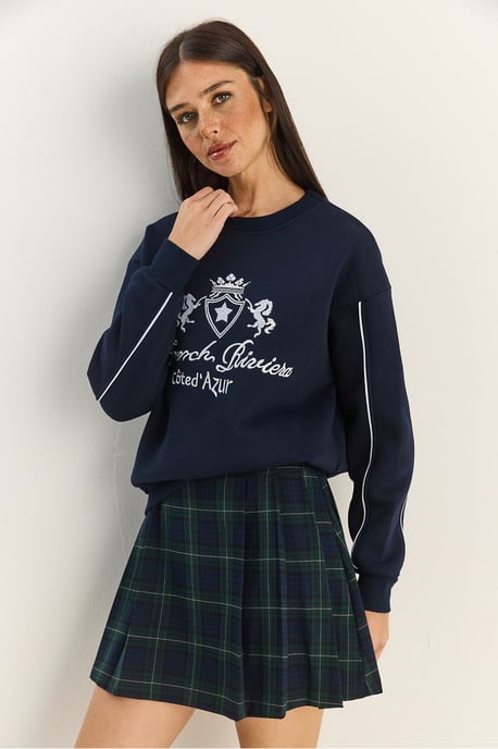 Rundhals bestickter Sweatshirt - Image 5