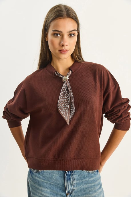 Rippstrick-Sweatshirt mit Rundhalsausschnitt und Schal-Zubehördetail - Image 5