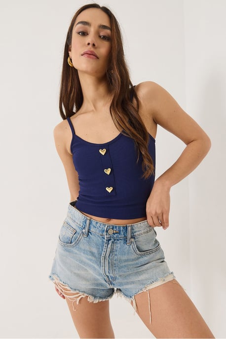 Tailliertes Crop-Top mit Knopfdetails - Image 3