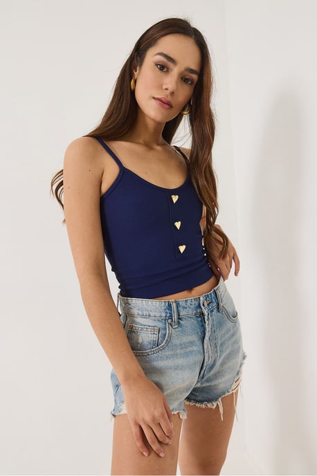 Tailliertes Crop-Top mit Knopfdetails - Image 4