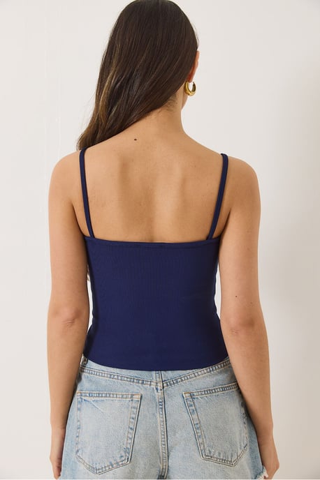 Tailliertes Crop-Top mit Knopfdetails - Image 6