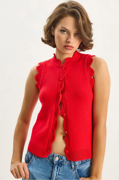 Rüschenshirt mit Rundhalsausschnitt und Strickweste - Image 1