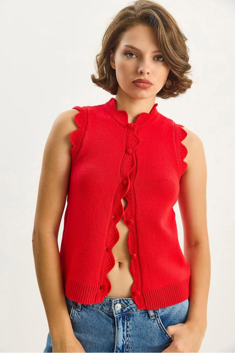 Rüschenshirt mit Rundhalsausschnitt und Strickweste - Image 3