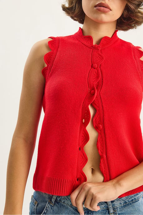 Rüschenshirt mit Rundhalsausschnitt und Strickweste - Image 5