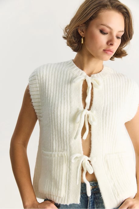 Strukturierter Strickweste mit Krawattenverschluss - Image 5
