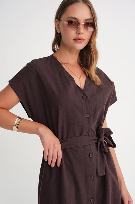 Shirtkleid mit Gürtel - Image 4