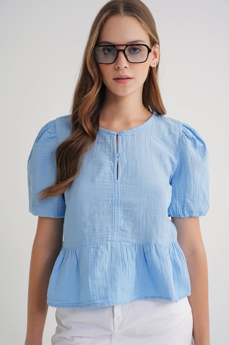 Texturierte Musselin-Bluse mit Rundhalsausschnitt und Knopfverschluss - Image 1