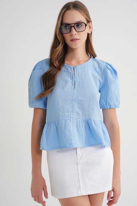 Texturierte Musselin-Bluse mit Rundhalsausschnitt und Knopfverschluss - Image 2