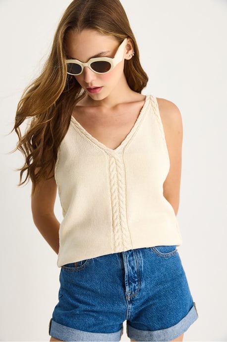 Strukturierte V-Ausschnitt-Bluse mit Elastikdetail - Image 2