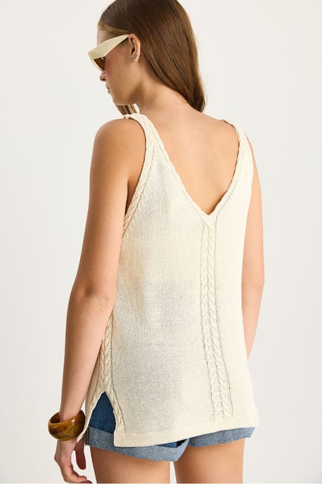 Strukturierte V-Ausschnitt-Bluse mit Elastikdetail - Image 6