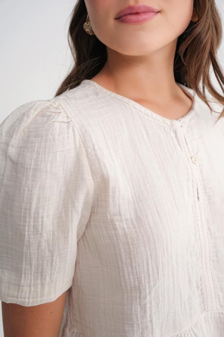 Texturierte Musselin Rundhalsbluse mit Knopfschluss - Image 6