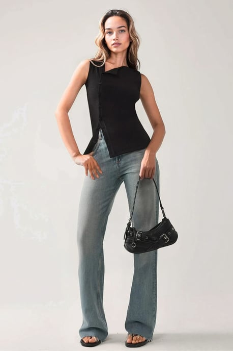 Strukturiertes Slim Fit Rundhalsoberteil mit Knopfdetail - Image 2