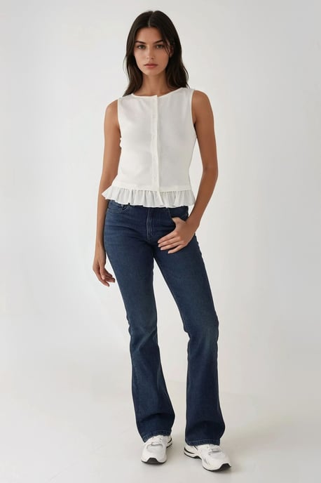 Strukturierte Bluse mit Rundhalsausschnitt und Rüschendetail - Image 3