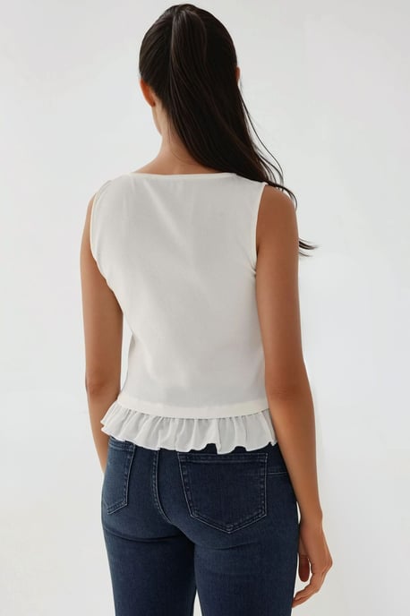 Strukturierte Bluse mit Rundhalsausschnitt und Rüschendetail - Image 5