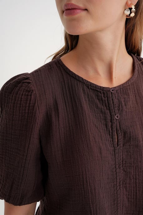 Textured Muslin Rundhalsbluse mit Knopfverschluss - Image 4