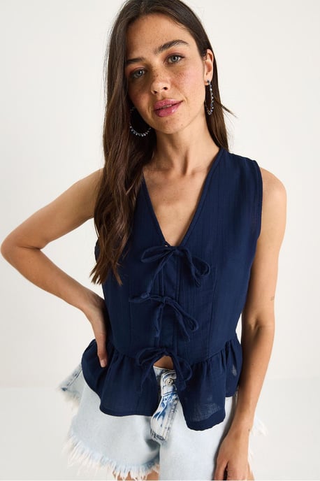V-Ausschnitt Crepe-Bluse mit Schlips - Image 4