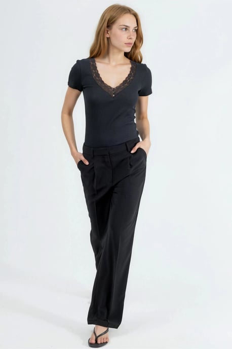 V-Ausschnitt Bluse mit Spitzeinsatz - Image 3
