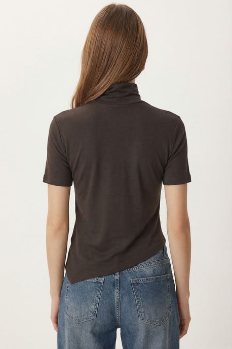 Schmal geschnittene Rollkragenbluse - Image 4