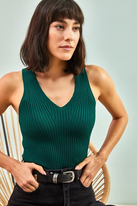 Taillierte V-Ausschnitt-Ripp-Crop-Bluse - Image 3