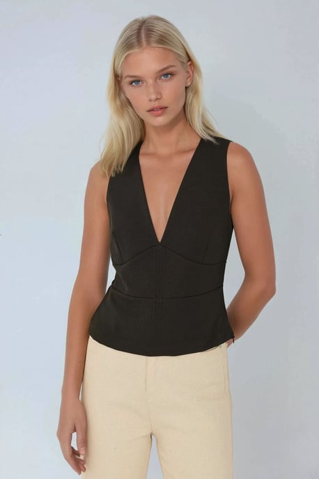 Figurbetontes ärmelloses V-Neck Top - Image 1