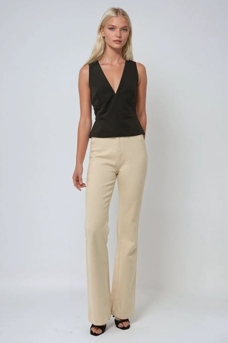 Figurbetontes ärmelloses V-Neck Top - Image 4