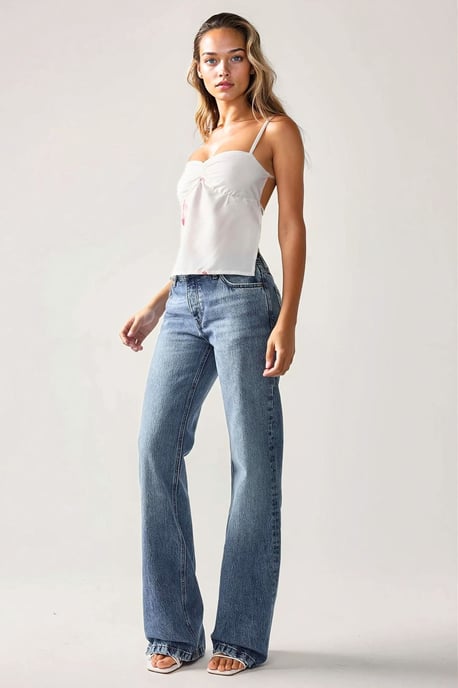 Herzkragen-Bluse mit bedrucktem Rückendetail - Image 6