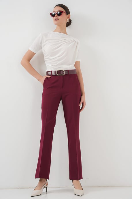Taillierte Bluse mit Rüschendetails und Rundhalsausschnitt - Image 2