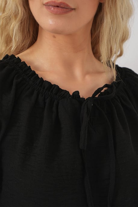 Texturierte Bootsausschnitt-Crop-Bluse mit Pompon-Detail - Image 5