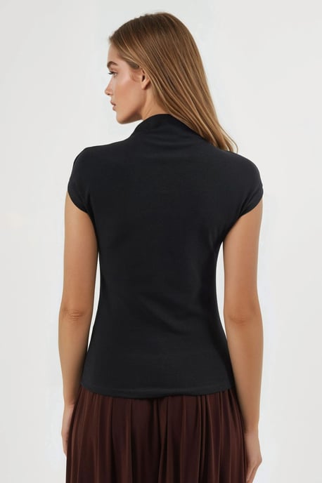 Figurbetonte Bluse mit Stehkragen und kurzen Ärmeln aus Strick - Image 3