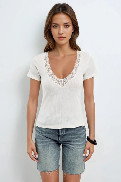 V-Ausschnitt-Bluse mit Spitzenverzierung - Image 6