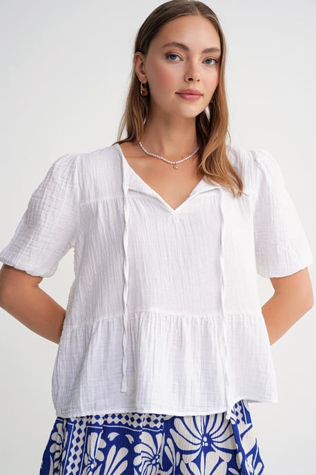 Strukturierte Musselin Rundhalsbluse mit Bindungsdetail - Image 2