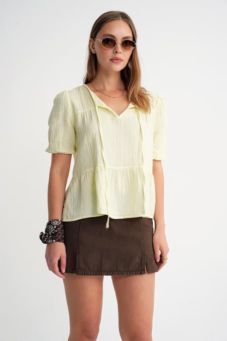 Strukturierte Musselin Rundhalsbluse mit Bindungsdetails - Image 2