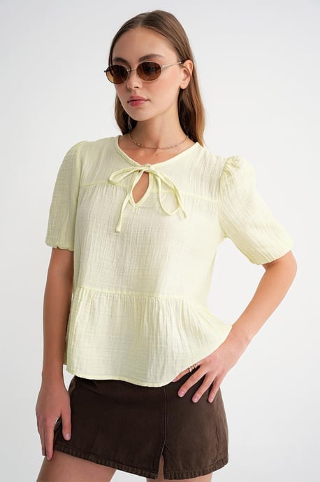 Strukturierte Musselin Rundhalsbluse mit Bindungsdetails - Image 4