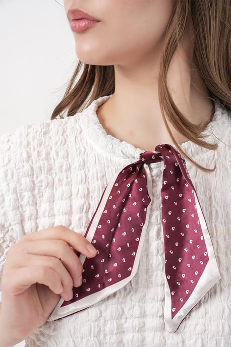 Strukturierte Bluse mit Rundhalsausschnitt und Schal-Detail - Image 5