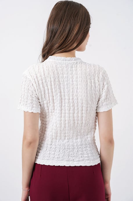Strukturierte Bluse mit Rundhalsausschnitt und Schal-Detail - Image 6