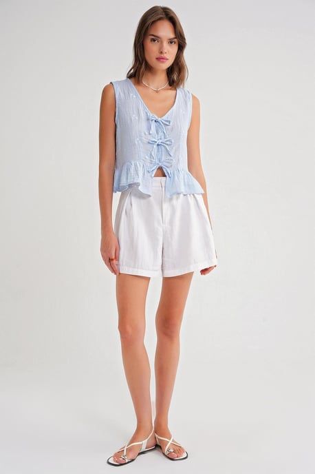 Strukturiertes V-Ausschnitt-Crop-Top mit Schleife - Image 2