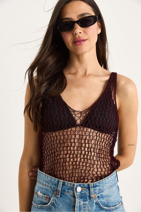 Strickbluse mit Rundhalsausschnitt und Netzdetails - Image 4