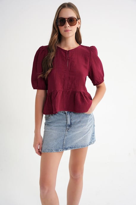 Texturierte Musselin Rundhalsbluse mit Knopfverschluss - Image 1