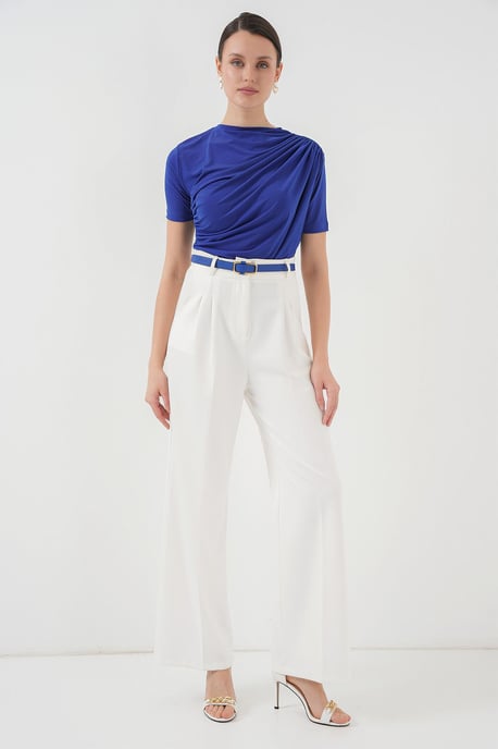 Taillierte Bluse mit Rüschendetails und Rundhalsausschnitt - Image 2