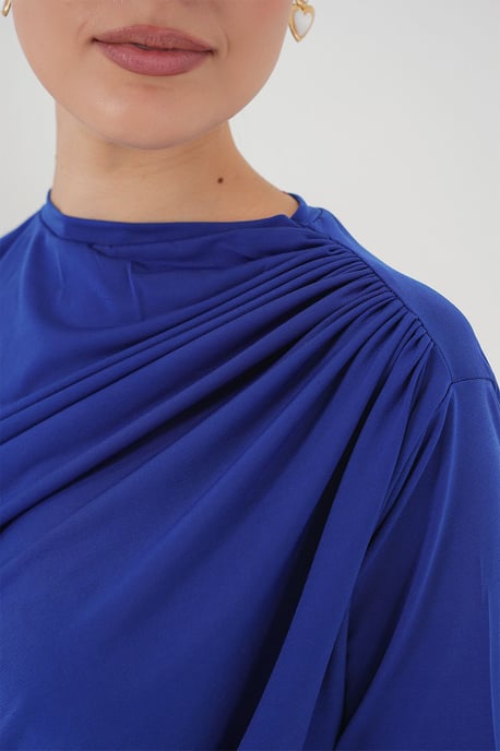 Taillierte Bluse mit Rüschendetails und Rundhalsausschnitt - Image 4