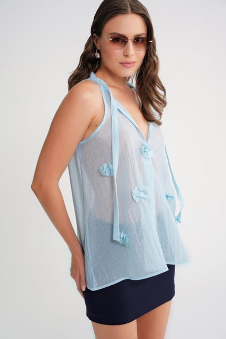 V-Ausschnitt Bluse mit Krawattenverschluss und Rüschen - Image 3