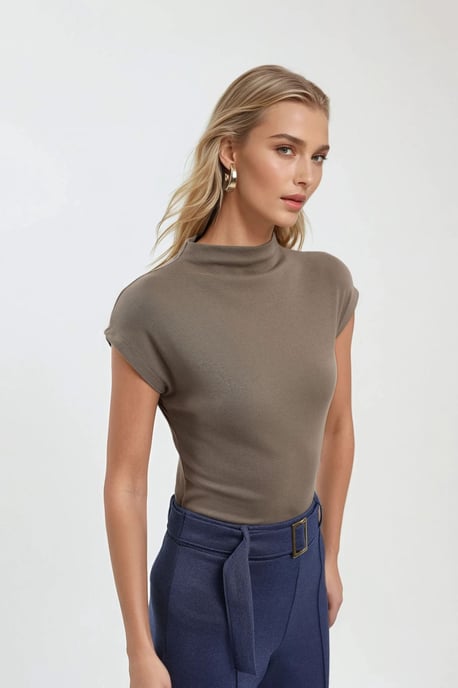 Taillierte Bluse mit Stehkragen und Cap-Ärmeln aus Strick - Image 2