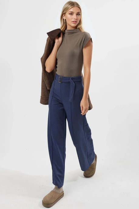 Taillierte Bluse mit Stehkragen und Cap-Ärmeln aus Strick - Image 3