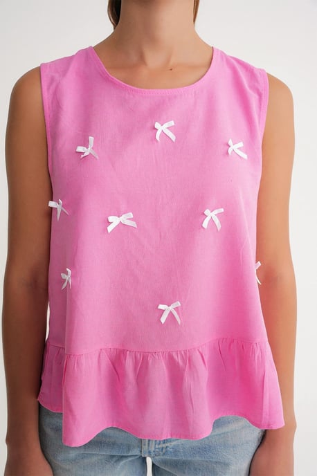 Bluse mit Rundhalsausschnitt und Schleifendetail - Image 4