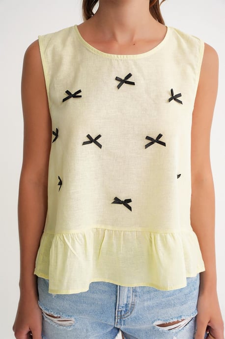 Bluse mit Rundhalsausschnitt und Schleifendetail - Image 4