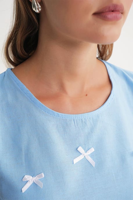 Bluse mit Rundhals und Schleifendetail - Image 4