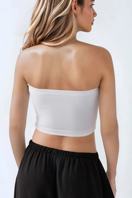 Schmal geschnittenes trägerloses Ripp-Crop-Top - Image 4