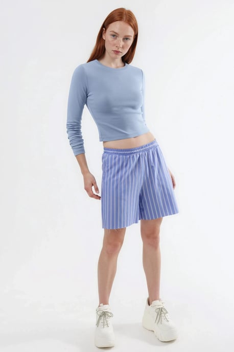 Slim Fit Langärmliges Cropped Top mit Rundhalsausschnitt - Image 2