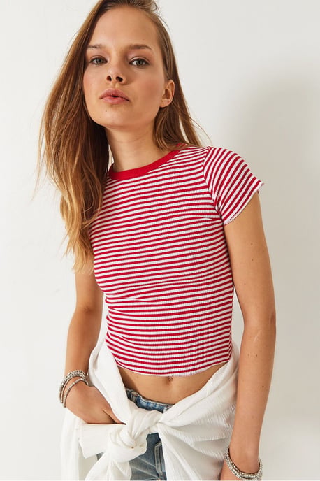 Gestreiftes Ripp-Crop-Top mit Rundhalsausschnitt - Image 2
